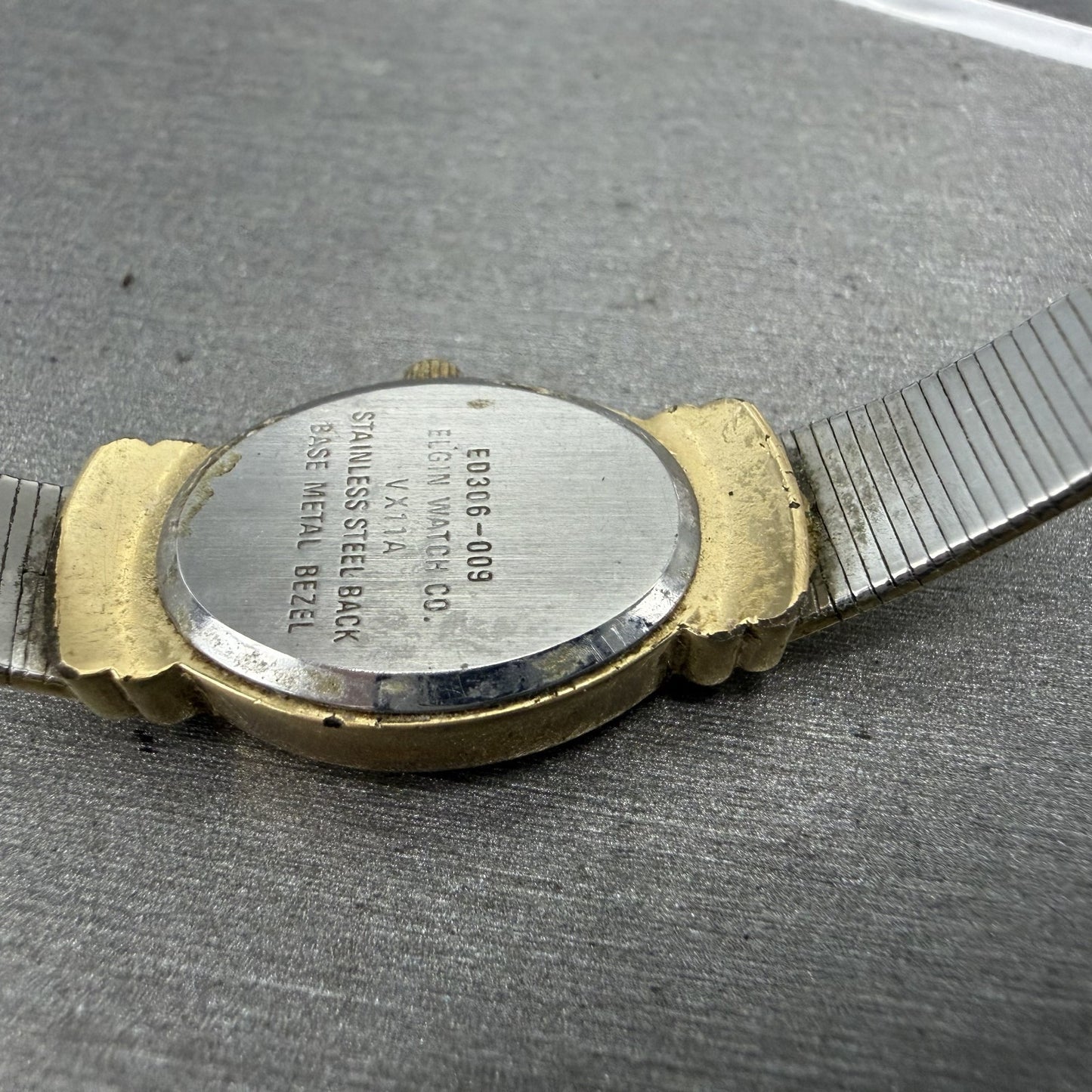 Elgin Watch Women 16mm Champagne Dial Gold Tone Oval Diamond Quartz New Battery9