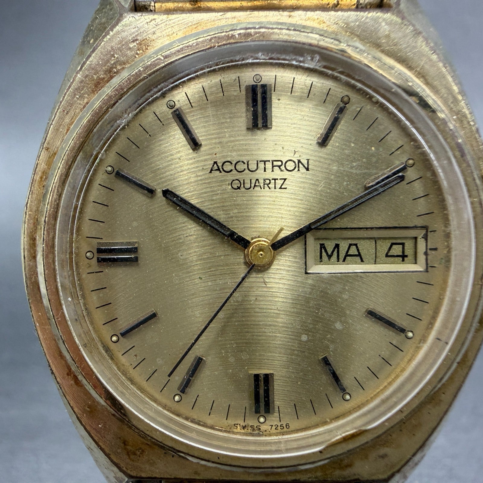 Bulova Accutron Watch Men 36mm Gold Dial Gold Tone Daydate Round 7256 PARTS2
