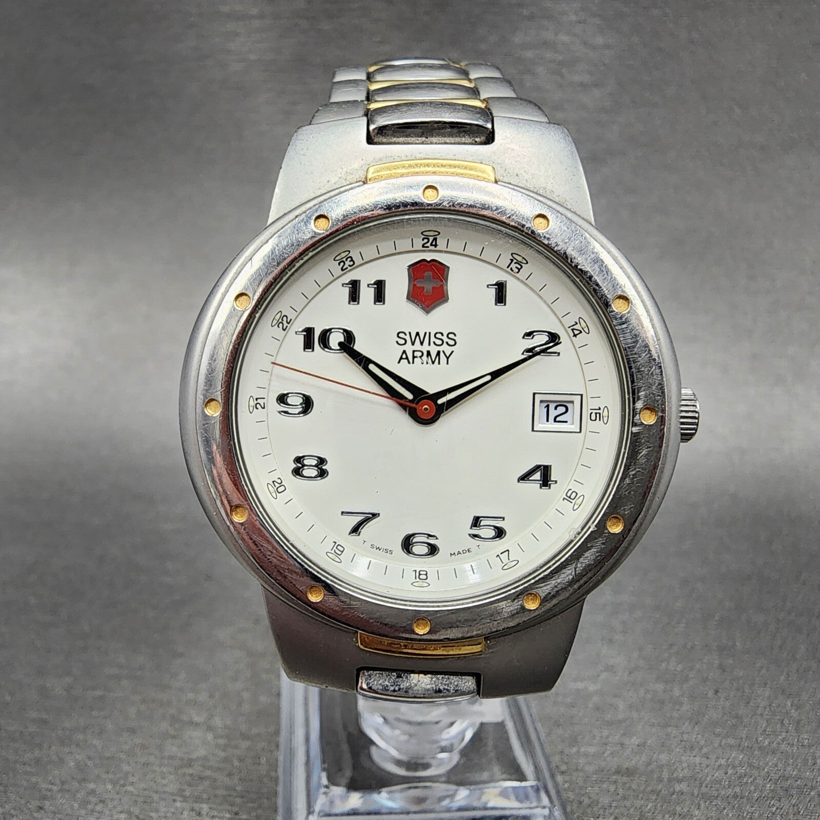 Victorinox Swiss Army Valiant Watch Men 39mm White Dial Two Tone Date Round Runs0