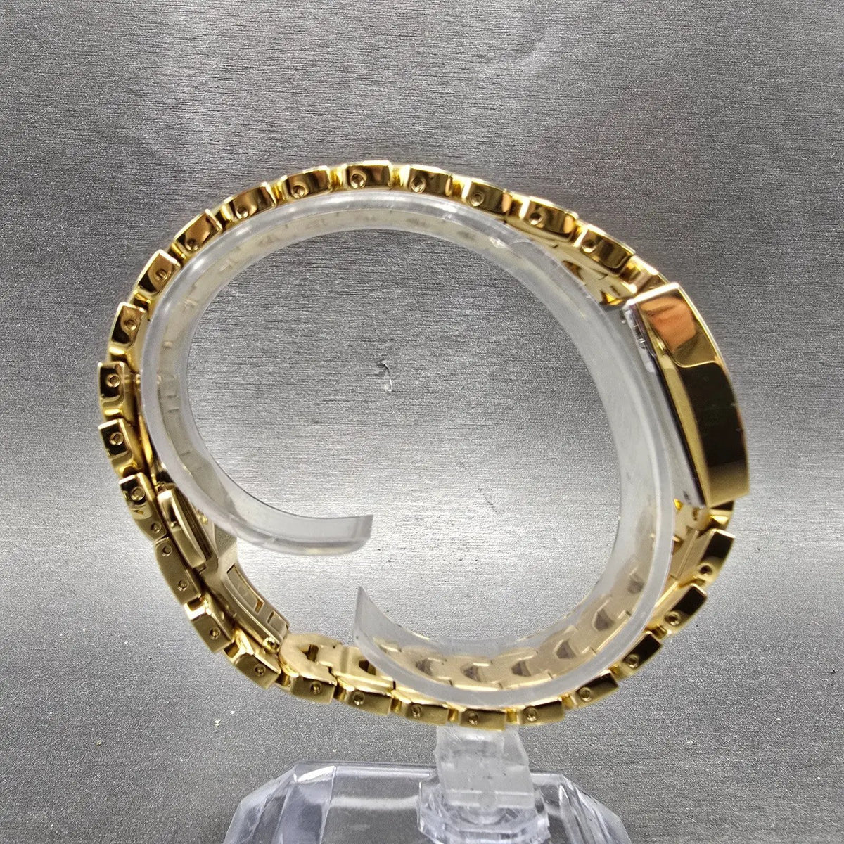 Bulova Classic Watch Women 23mm MOP Dial Gold Tone Rectangle 97L183 New Battery9