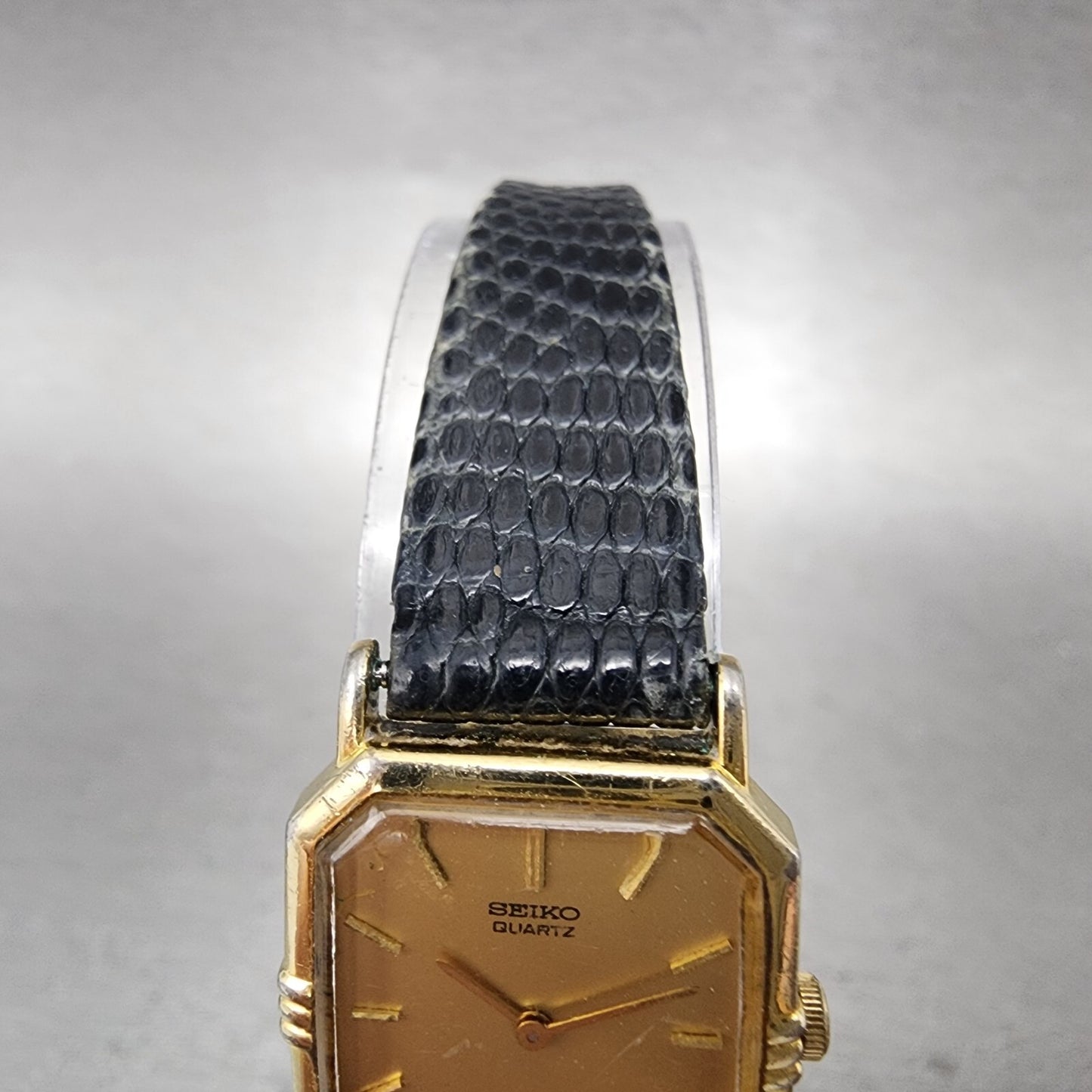 Seiko watch Women Gold Tone Gold Dial 19mm 2c205810 New Battery4