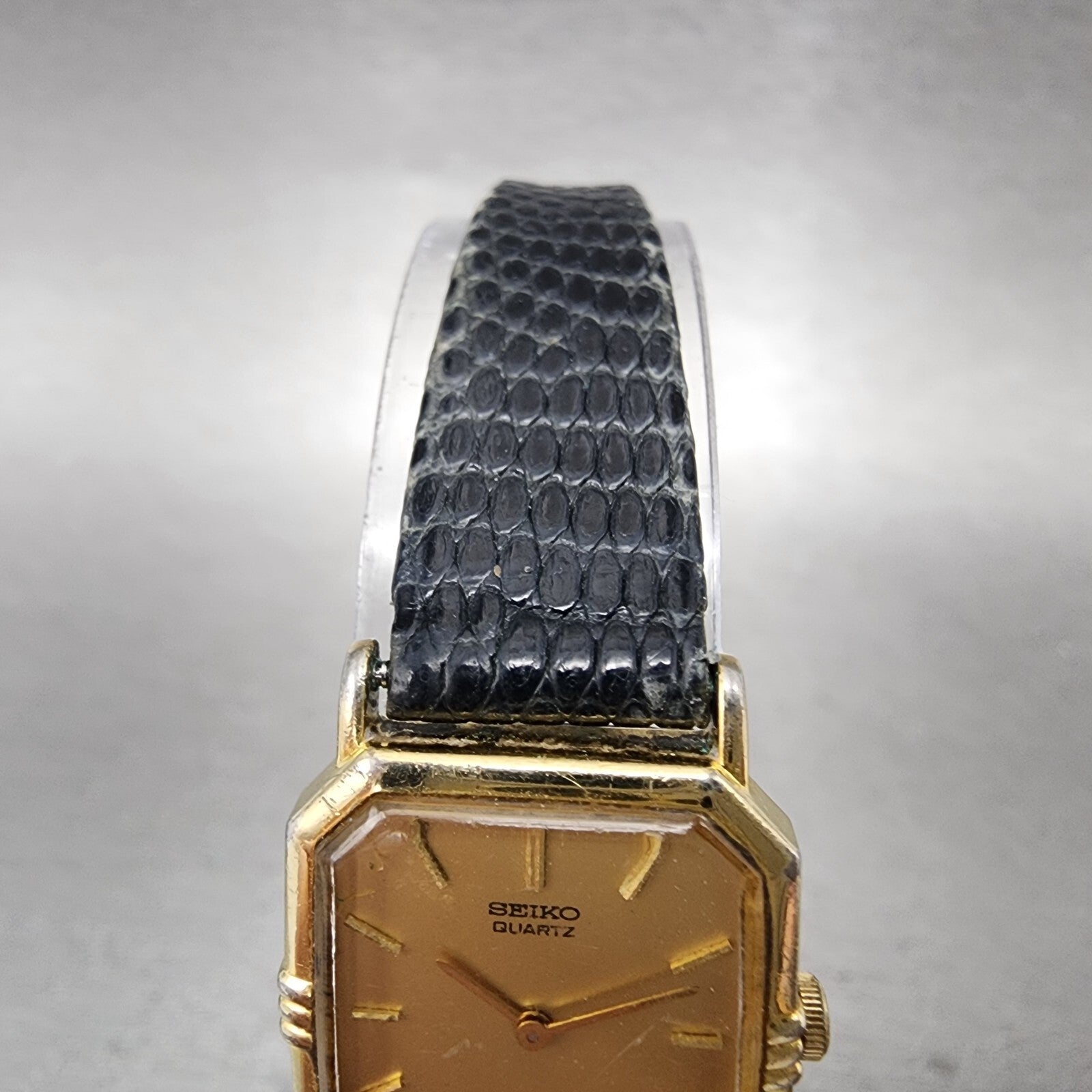 Seiko watch Women Gold Tone Gold Dial 19mm 2c205810 New Battery4