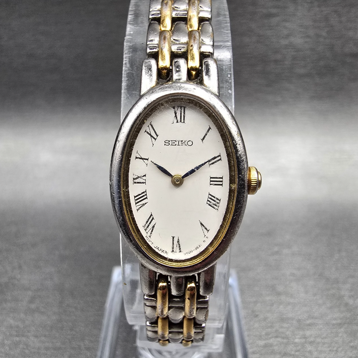 Seiko Watch Women 17mm White Dial Silver Tone Oval V400-1029 New Battery VTG 560