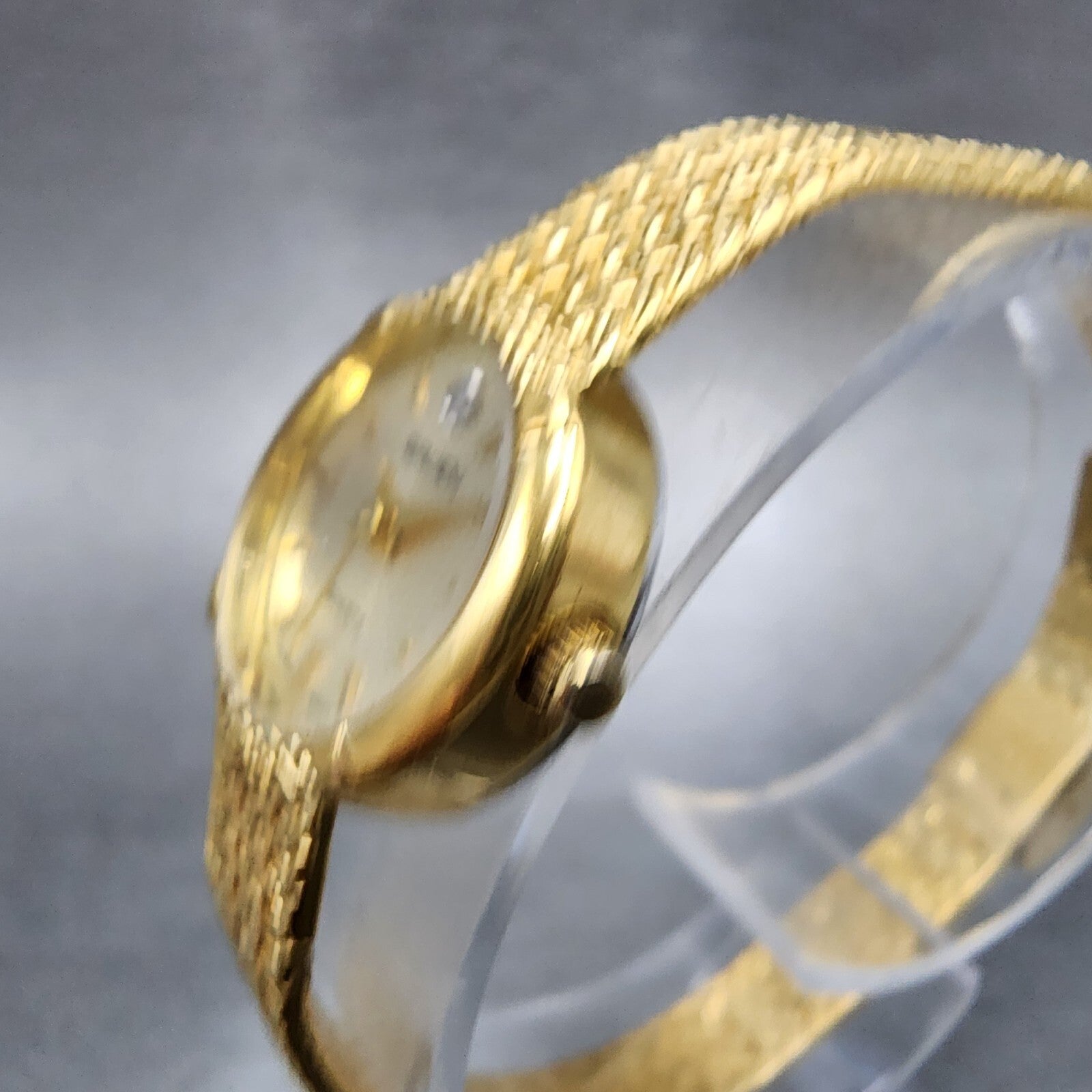 Gruen Watch Women 18mm Gold Dial Gold Tone Round Mesh band New Battery1
