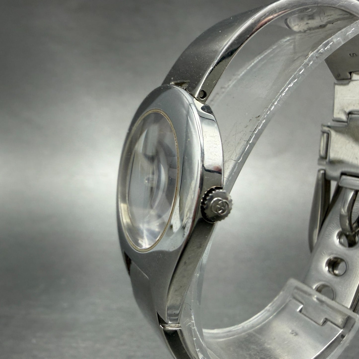 Gucci 6700L Watch Women 26mm Silver Dial Steel Case Round Bangle New Batt Mirror2