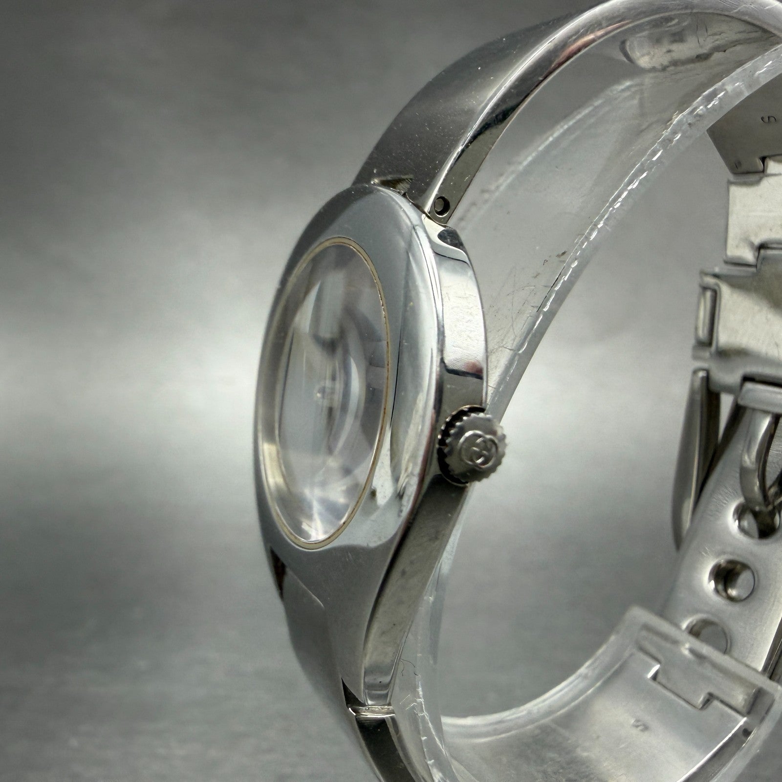 Gucci 6700L Watch Women 26mm Silver Dial Steel Case Round Bangle New Batt Mirror2