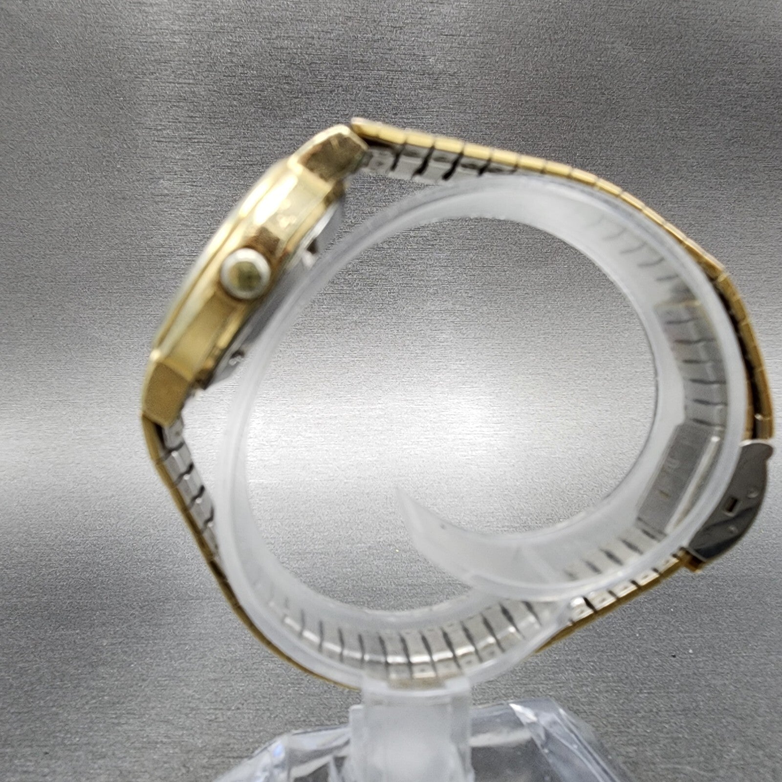 Seiko Watch Women 26mm Champange Dial Gold Tone Date Round 26220070 New Battery6