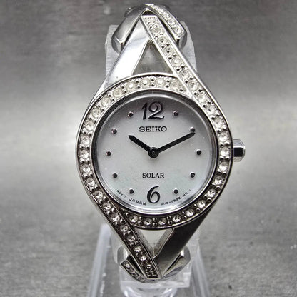 Seiko Solar Watch Women 23mm MOP Dial Silver Tone Round V115-0AP0 Runs0