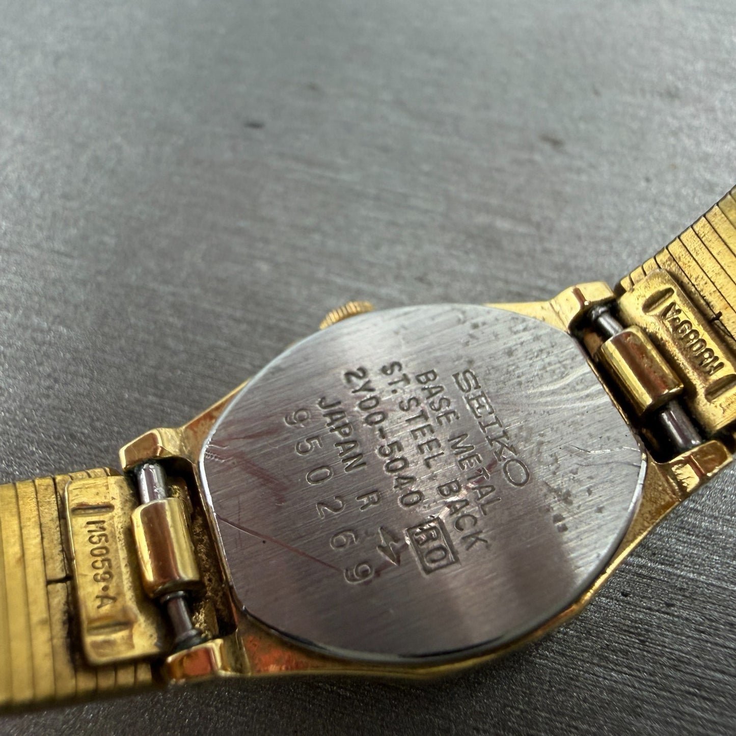 Seiko Watch Women 17mm Champagne Dial Gold Tone Octagon 2Y00-5040 New Battery9