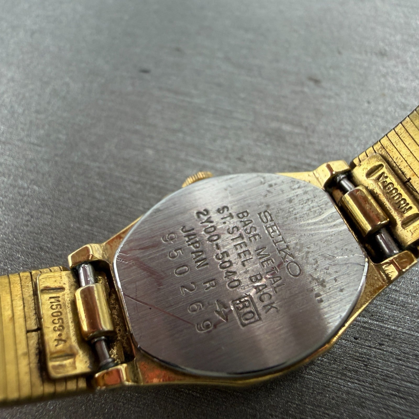Seiko Watch Women 17mm Champagne Dial Gold Tone Octagon 2Y00-5040 New Battery9