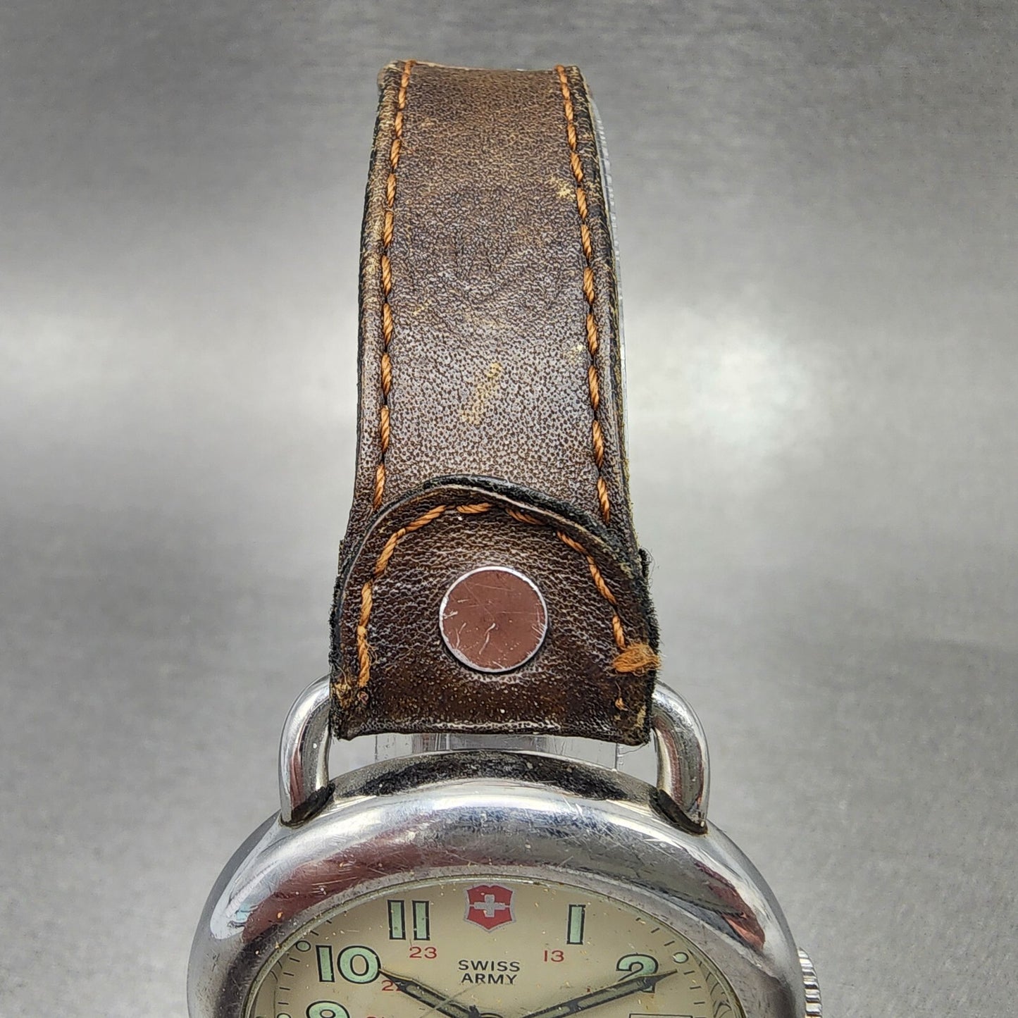 Victorinox Swiss Army Cavalry Watch Men 37mm Cream Dial Silve Tone Date NewBatb8