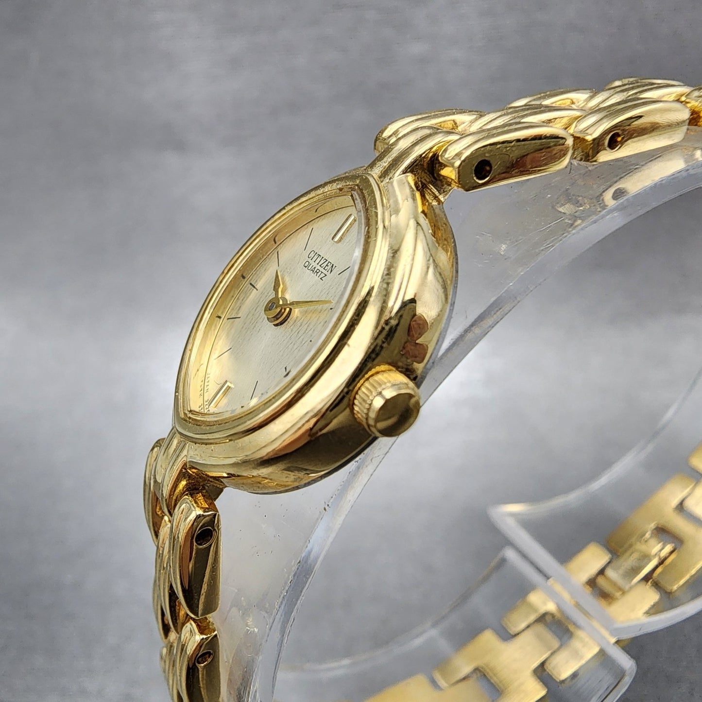 Citizen Watch Women 16mm Champagne Dial Gold Tone Oval 3220307825 New Battery2
