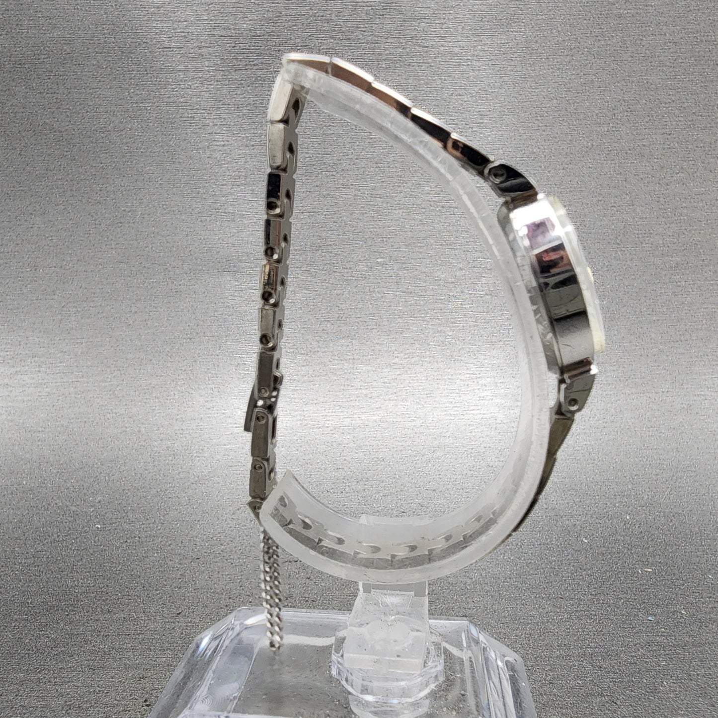 Seiko Solar Watch Women 15mm White Dial White Gold Plated Manual Wind Runs VTG8