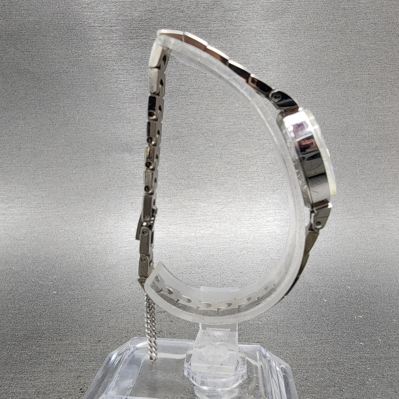 Seiko Solar Watch Women 15mm White Dial White Gold Plated Manual Wind Runs VTG8