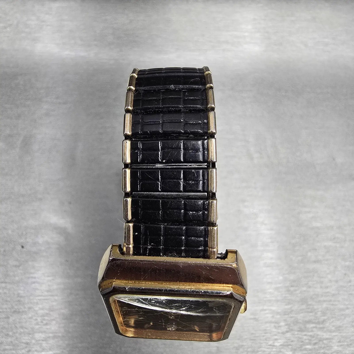 Citizen CQ Watch Men 27mm Black Dial Gold Tone Rectangle 4031-986351 New Battery4