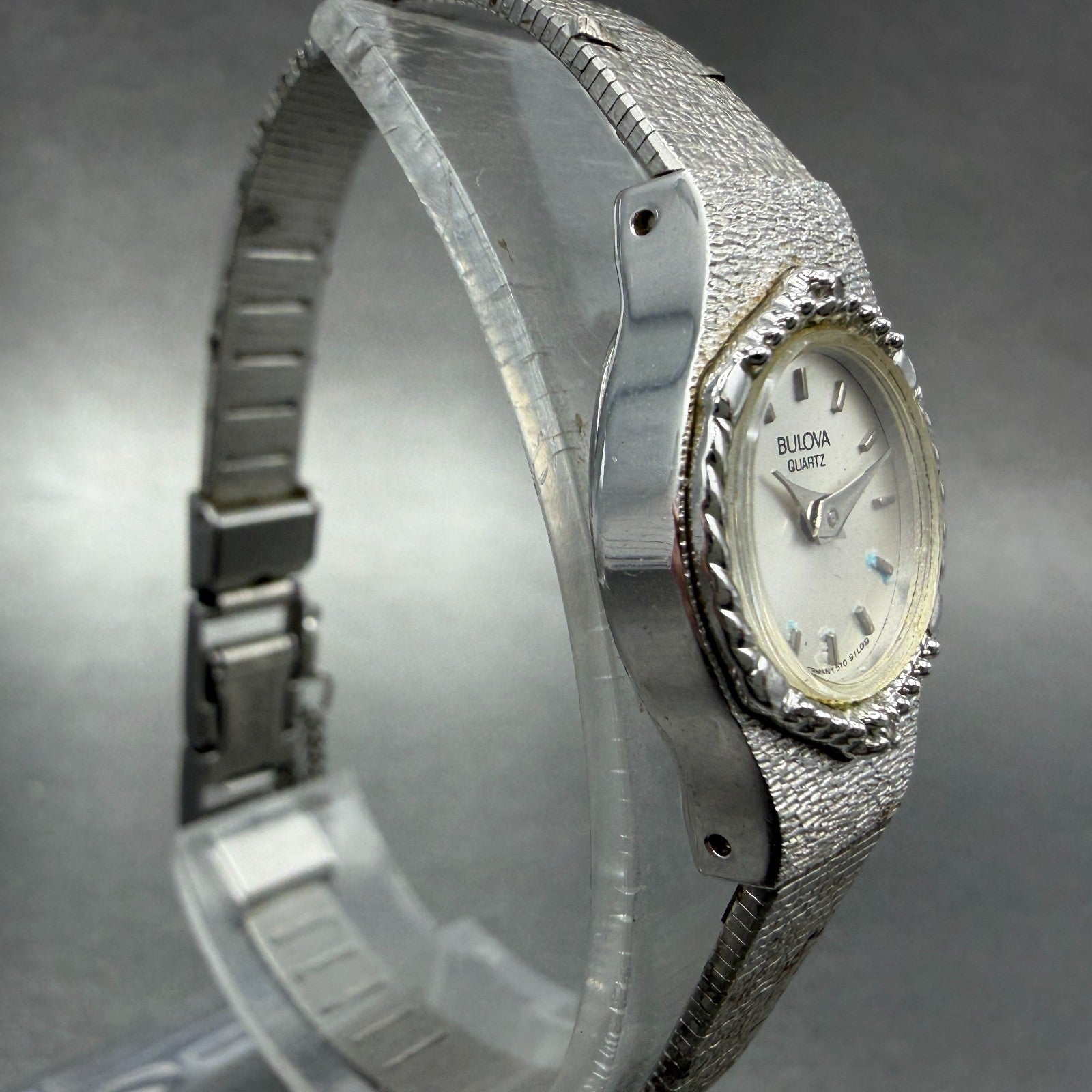 Bulova Watch Women 17mm Silver Dial Silver Tone Round 91L09 New Battery Vintage3