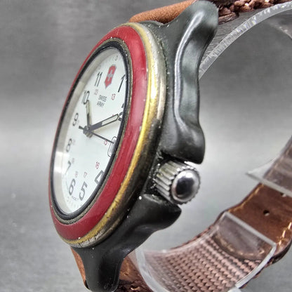 Victorinox Swiss Army Watch Men 39mm White Dial Black Red Date New Battery 72