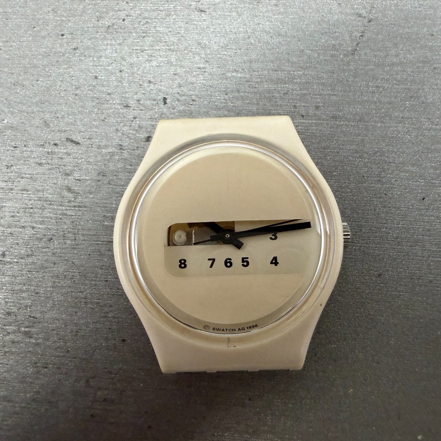 Swatch Screen Watch Men 34mm Beige Dial Beige Tone Round GW117 New battery0