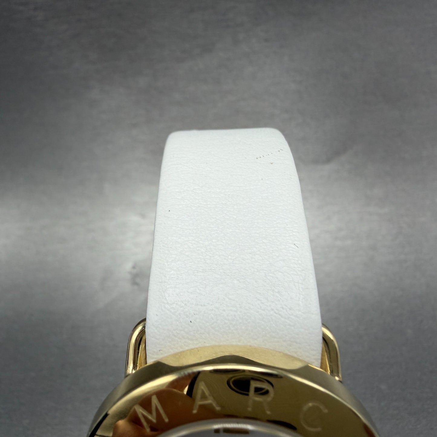 Marc Jacobs Amy Watch Women 36mm White Dial Gold Tone Round mbm1150 New Battery5