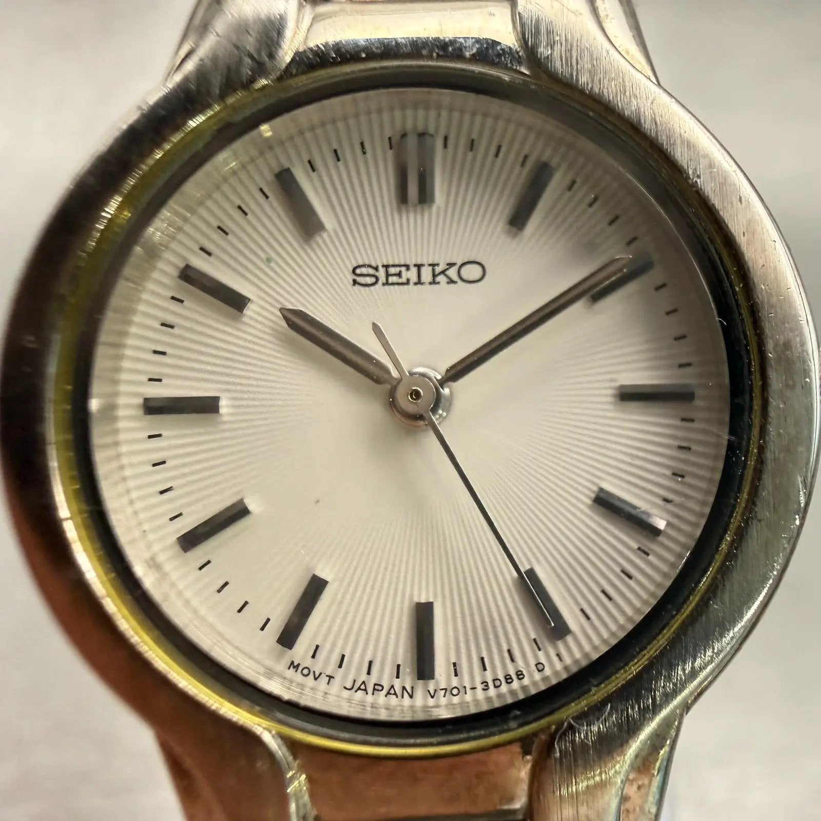 Seiko Watch Women 24mm White Dial Silver Tone Round V701-2D60 New Battery VTG1
