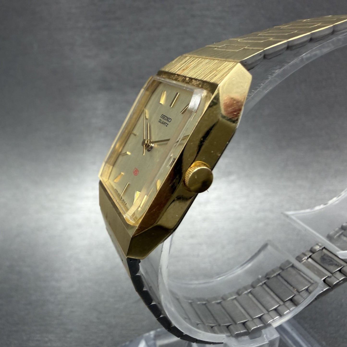 Seiko 5 Tank Watch Women 21mm Champagne Dial Gold Tone Date 2022-5000 NewBattery2