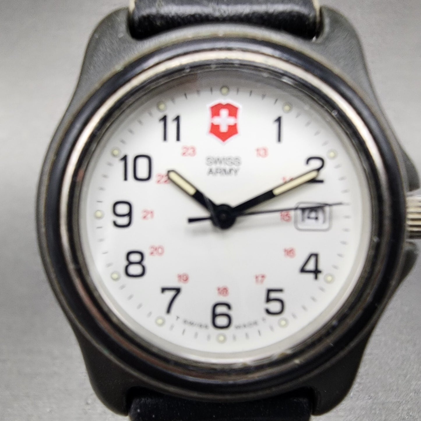 Victorinox Swiss Army Watch Women 33mm White Dial Black Tone Round New Battery1