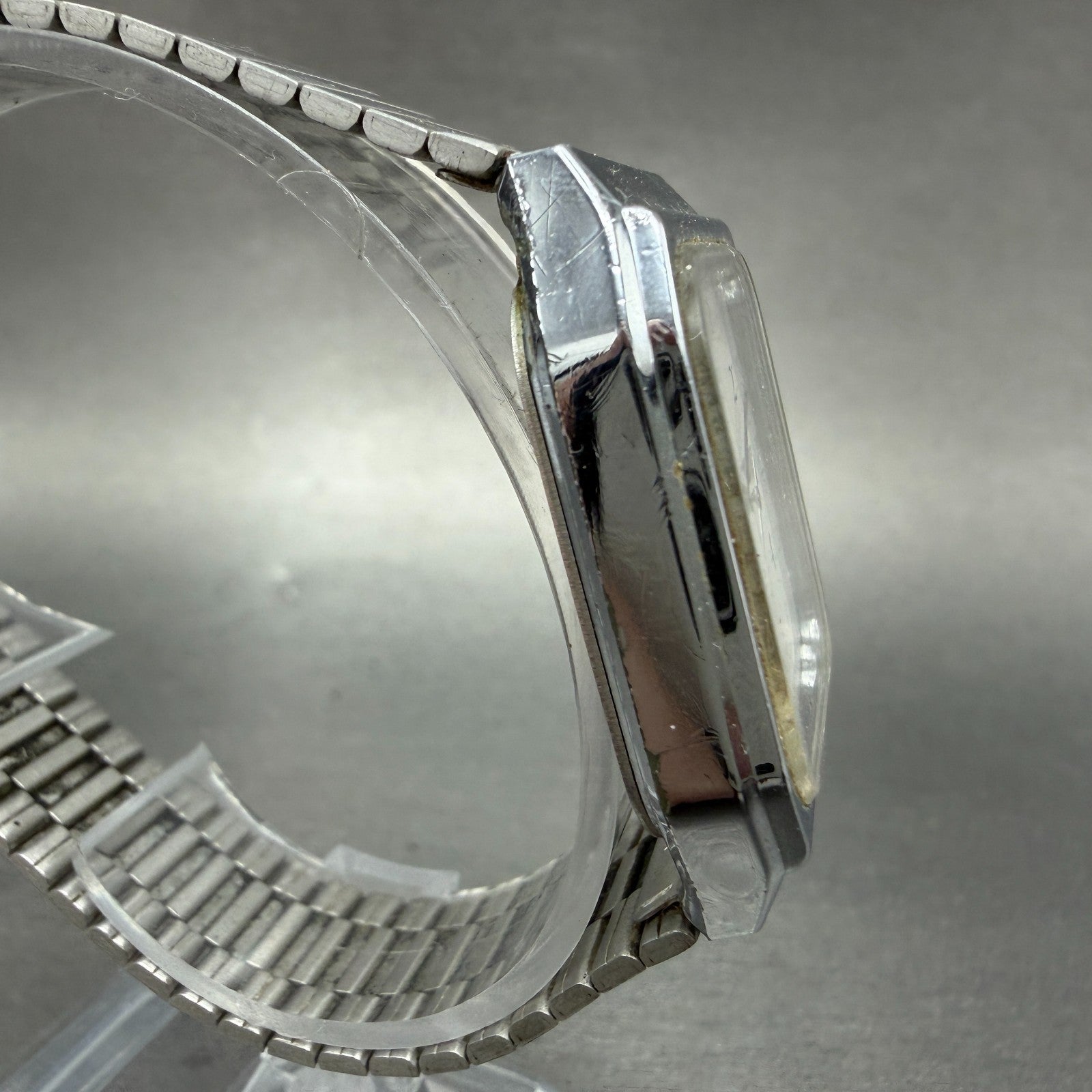 Casio MQ-518 Watch Men 30mm Silver Dial Silver Tone Rectangle Daydate New BattHJ3