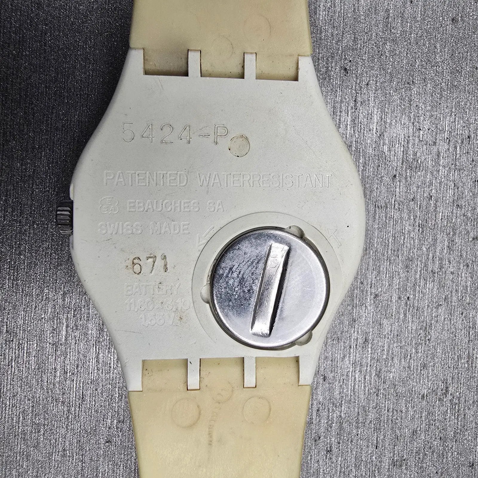 Swatch DOTTED SWISS Watch Men White Dial White Tone Round GW104 New Battery VTG10