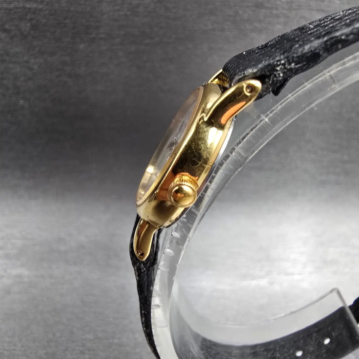 Seiko Watch Women 20mm White Dial Gold Tone Round 2Y00-0A10 New Battery Vintage2