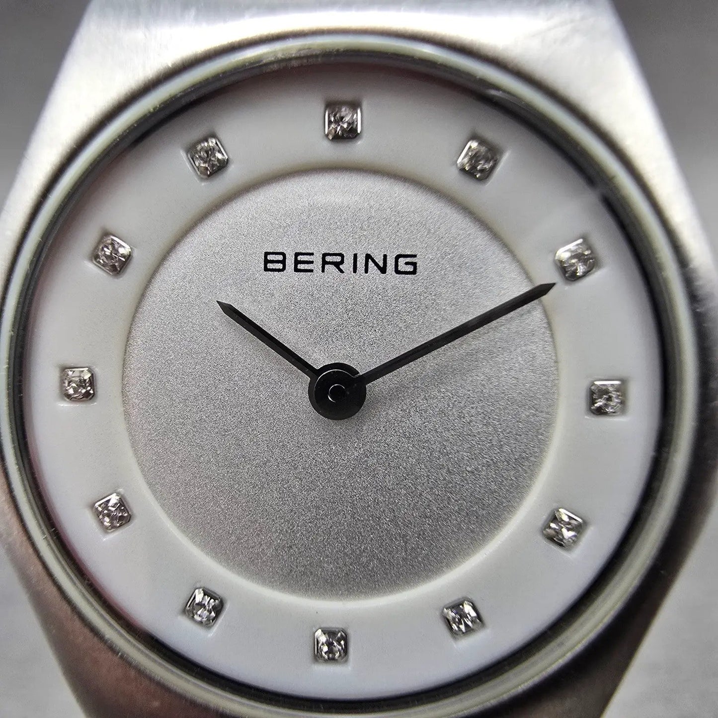 Bering Watch Women 27mm Silver Dial Steel Mesh Band 11927-000 Round New batt1