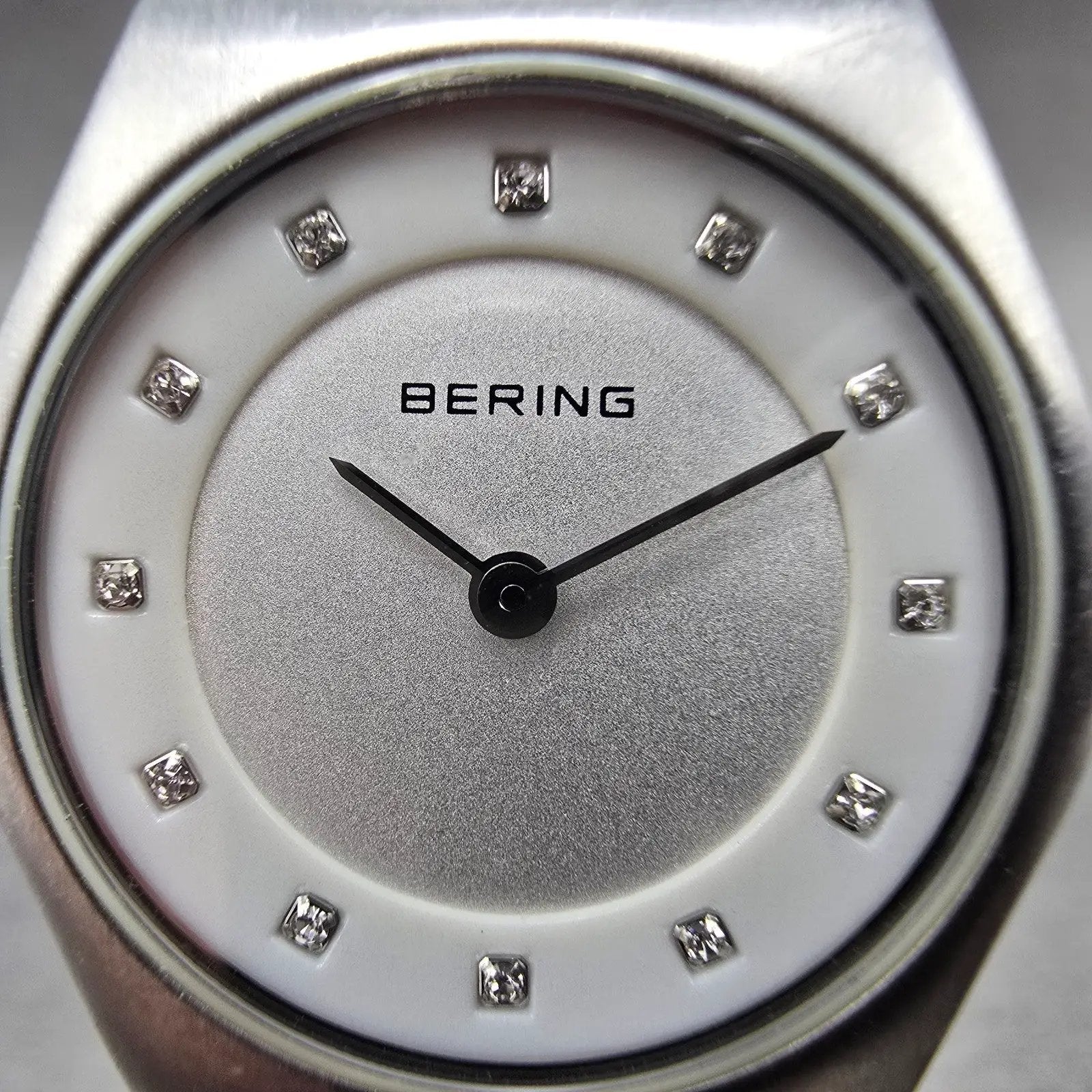 Bering Watch Women 27mm Silver Dial Steel Mesh Band 11927-000 Round New batt1