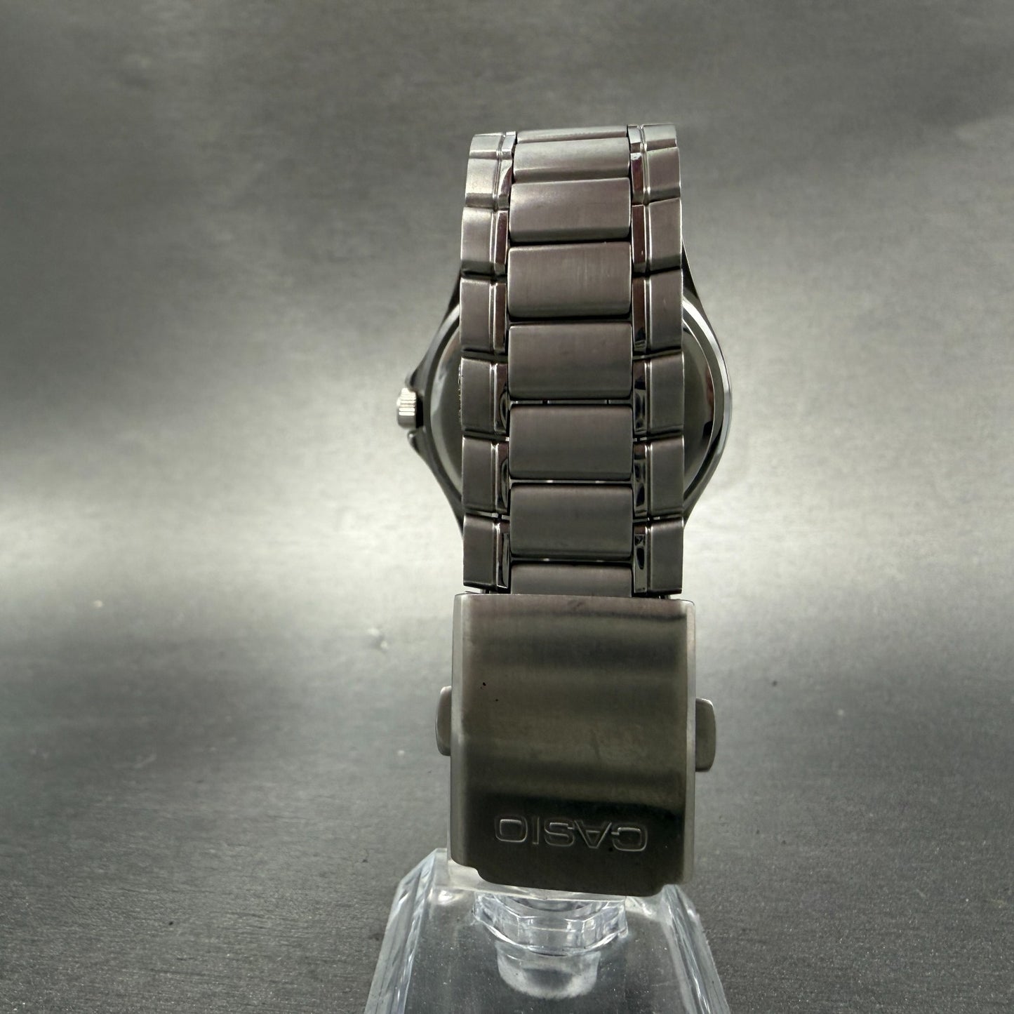 Casio Watch Men 37mm White Dial Silver Tone Round Daydate MTP-1239 New Battery A7