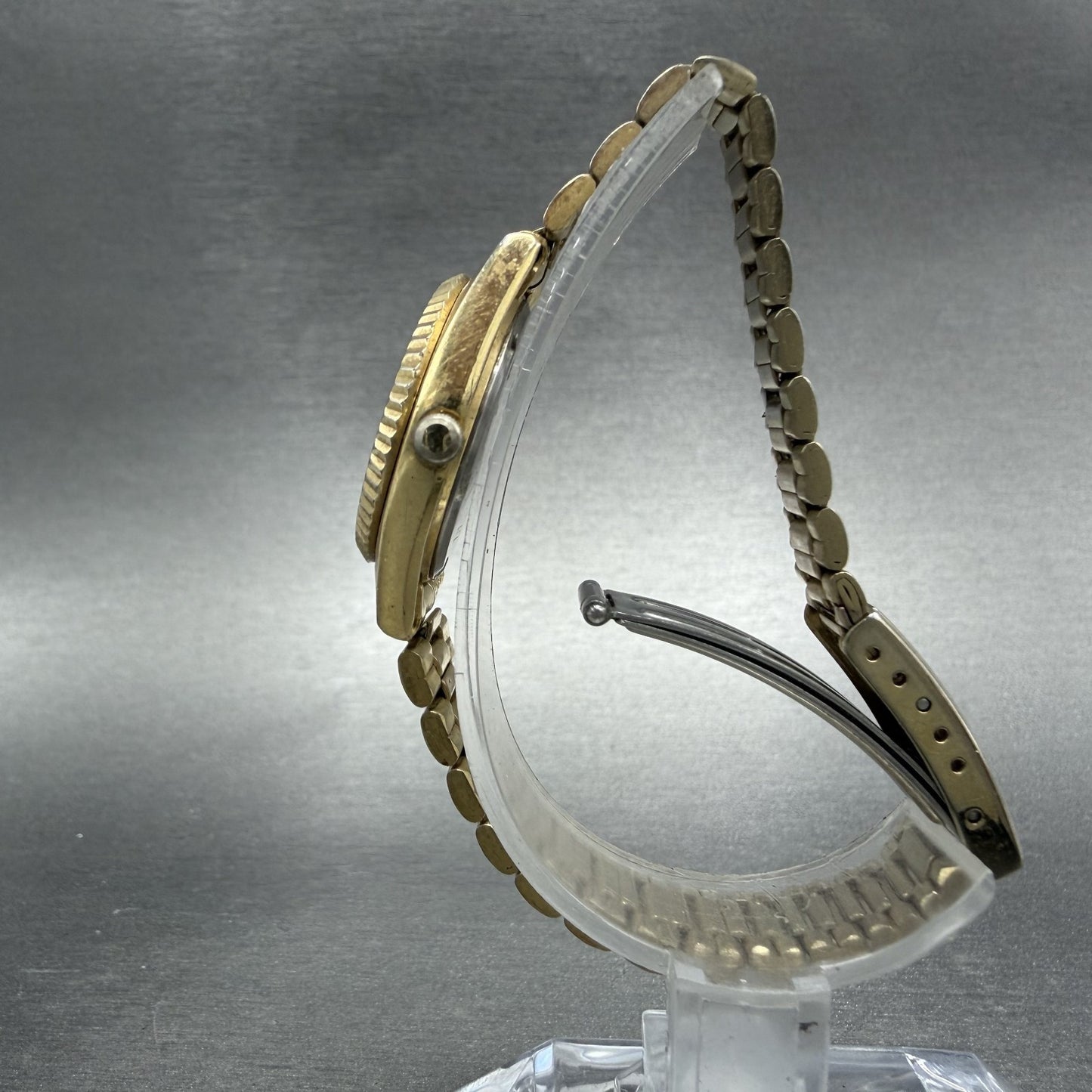 Seiko SQ Watch Women 24mm Gold Dial Gold Tone Daydate Round 3E23-0A60 NewBatt 5V6