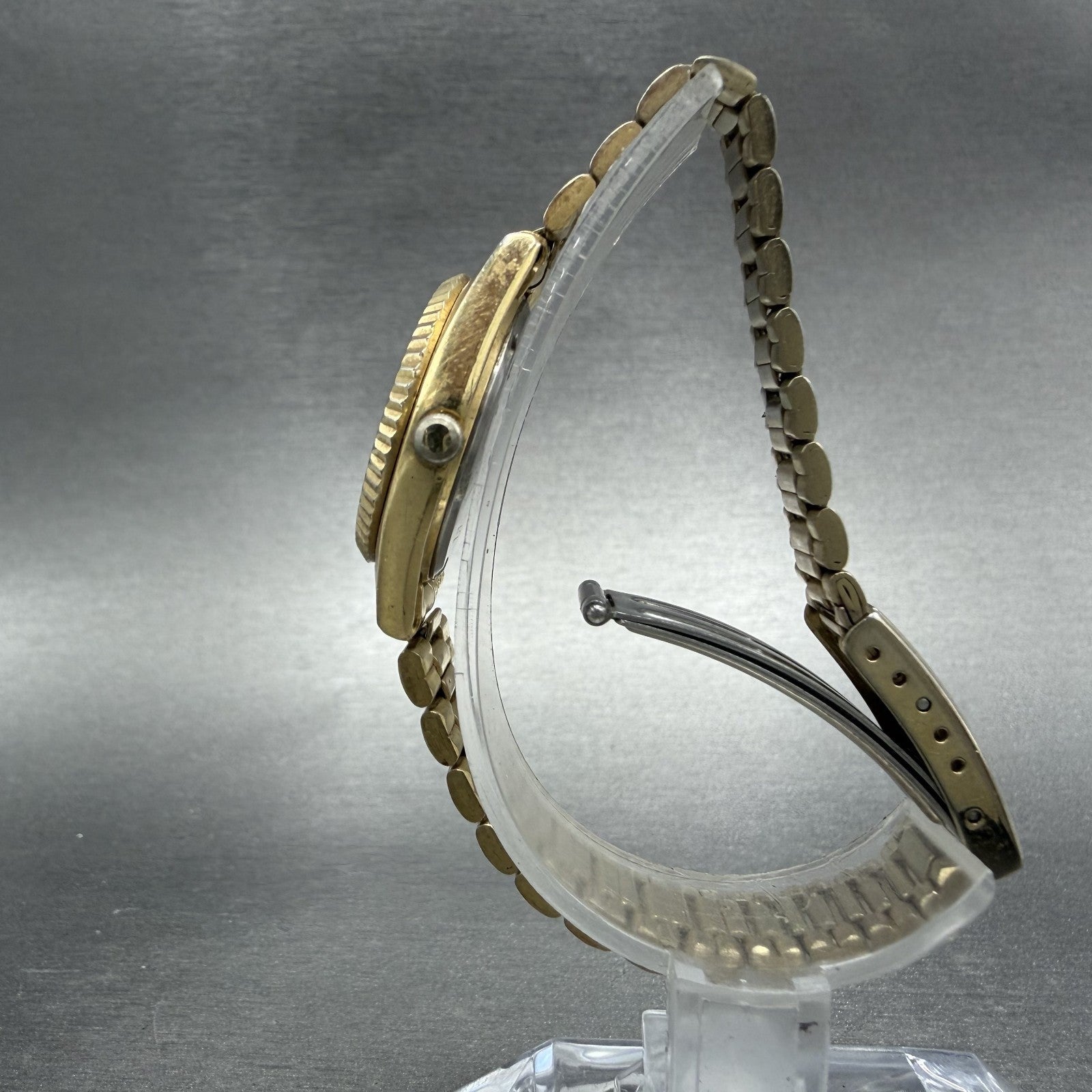 Seiko SQ Watch Women 24mm Gold Dial Gold Tone Daydate Round 3E23-0A60 NewBatt 5V6