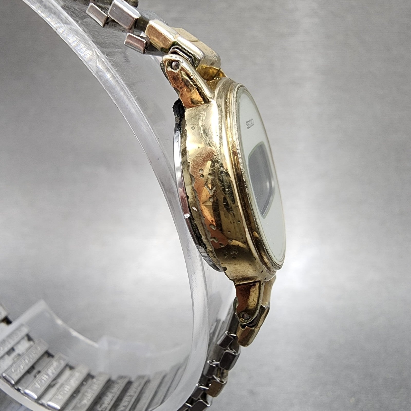 Seiko Digital Watch Women 22mm LCD White Dial Gold Tone Oval B3375050 New Batt3