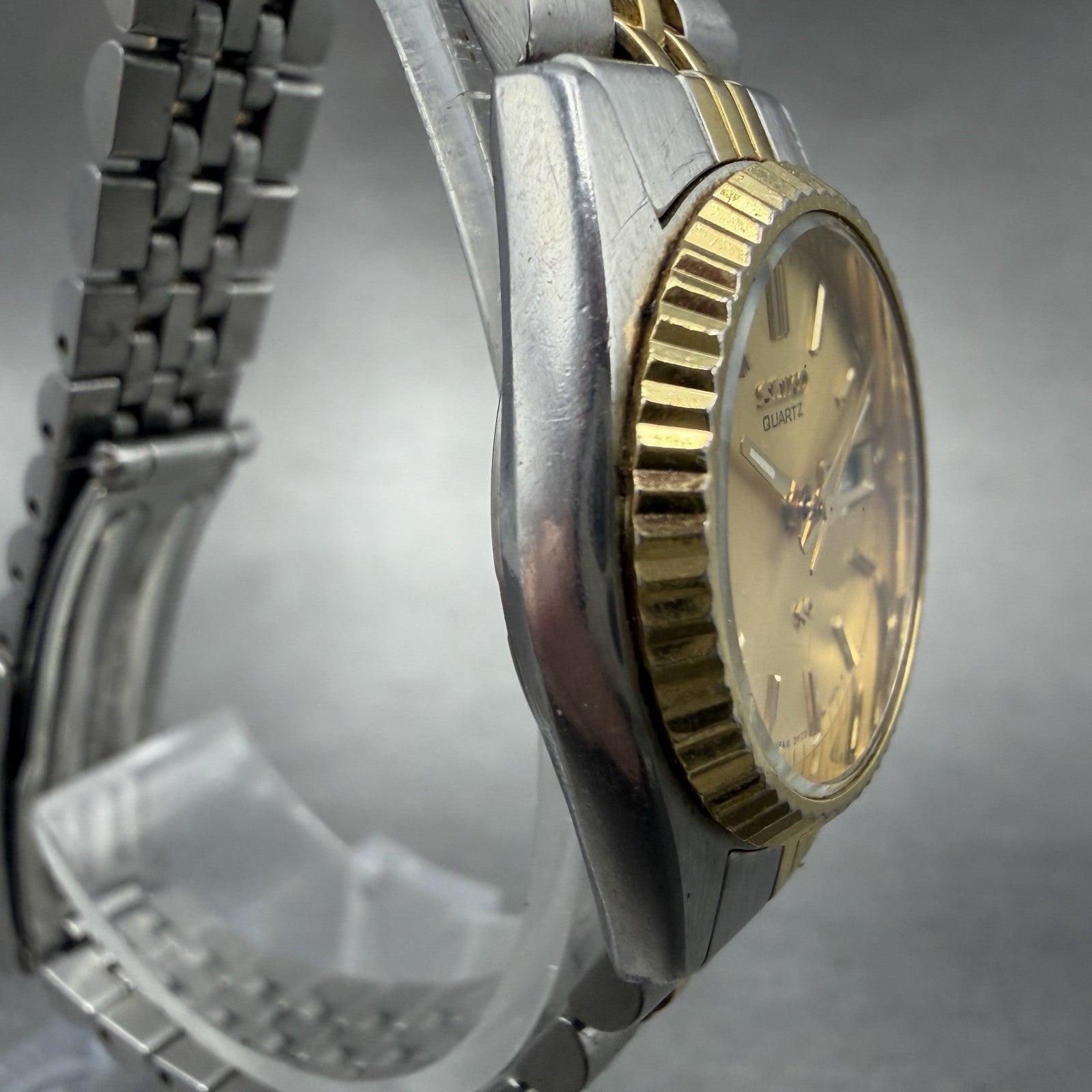 Seiko SQ Watch Women 24mm Gold Dial Two Tone Daydate 24mm Round New Battery ID43