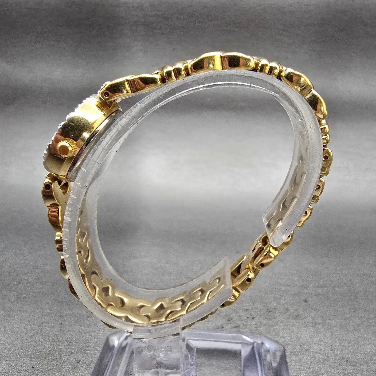 Bulova Watch Women 19mm White Dial Gold Tone Diamond Round 98R38 New Battery6