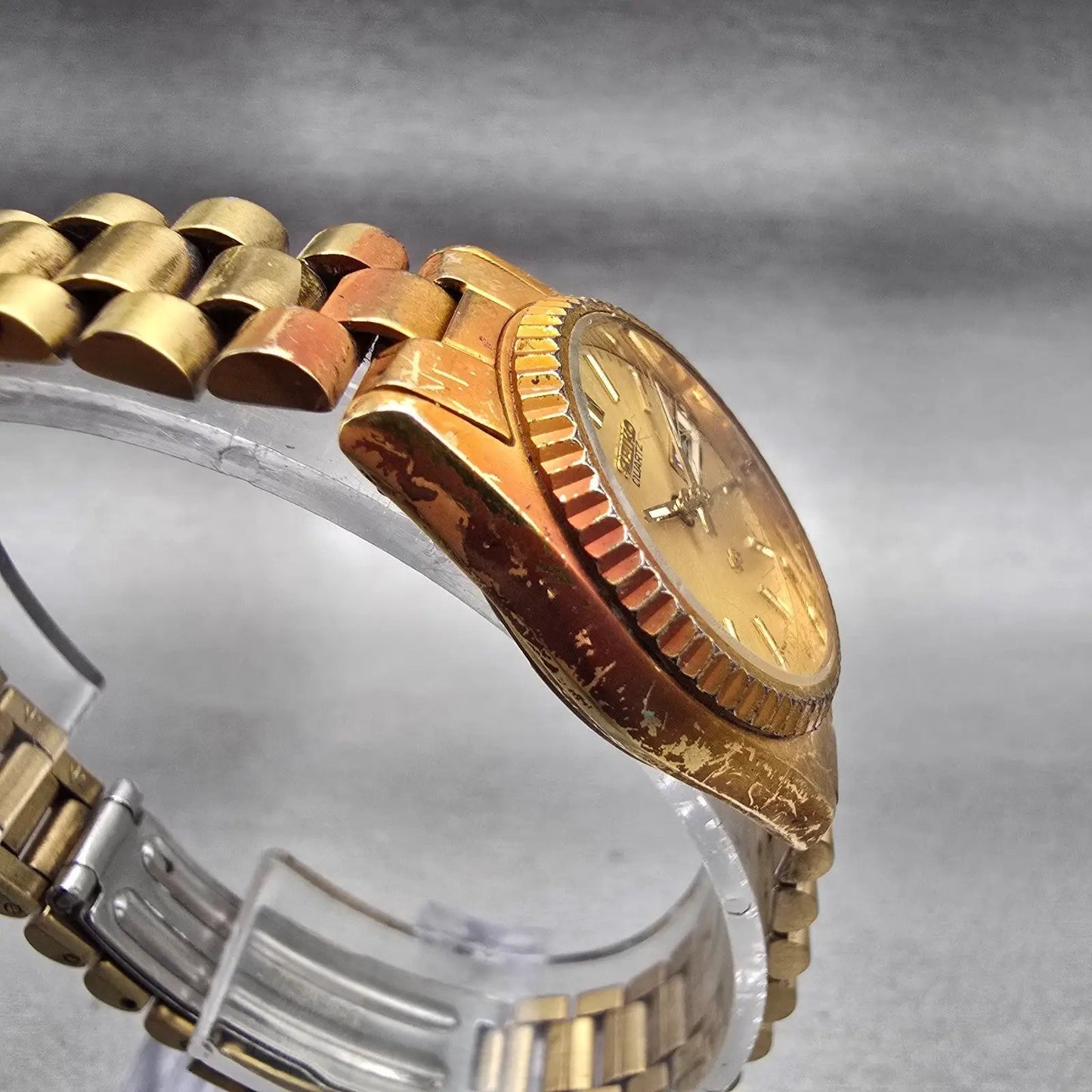 Seiko SQ Watch Women 24mm Gold Dial Gold Tone Daydate Round 3Y03-0160 New Batt3