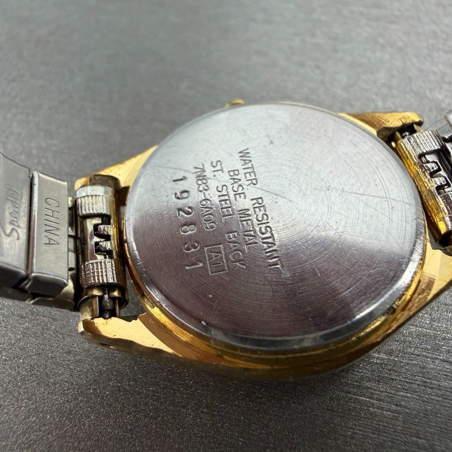 Seiko SQ Watch Women 24mm White Dial Gold Tone Daydate Round 7N83-6A09 NewBat B89