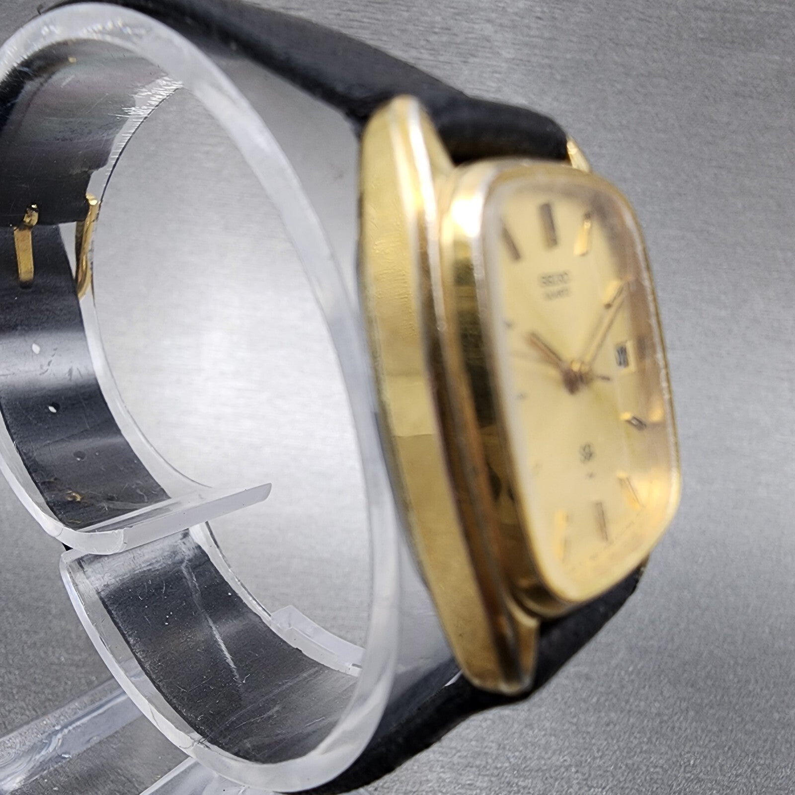 VTG Seiko SQ Watch Women 22mm Gold Dial Gold Tone Date Rectangle 85225049 Runs3