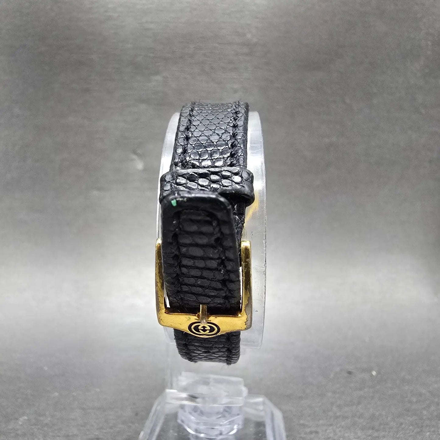 Gucci 2200L Watch Women 25mm Black Dial Gold Tone Round New Battery Swiss7