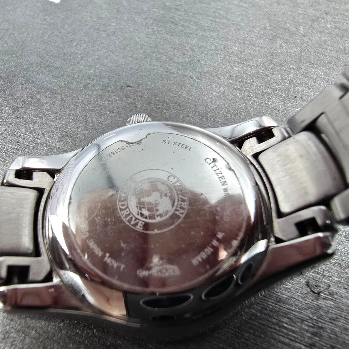 Citizen Watch Women 25mm Black Dial Silver Tone Date Round E011-S015502 Runs J239