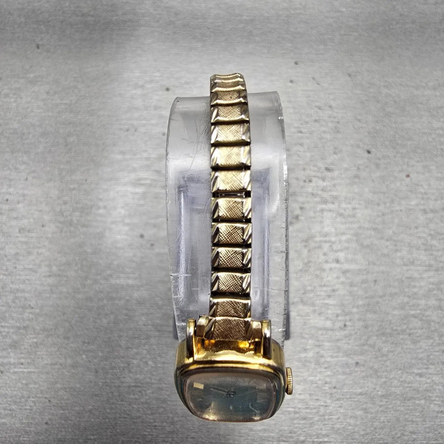 Seiko Watch Women 15mm Champagne Dial Gold Tone Oval 1320-5539 New Battery VTG4