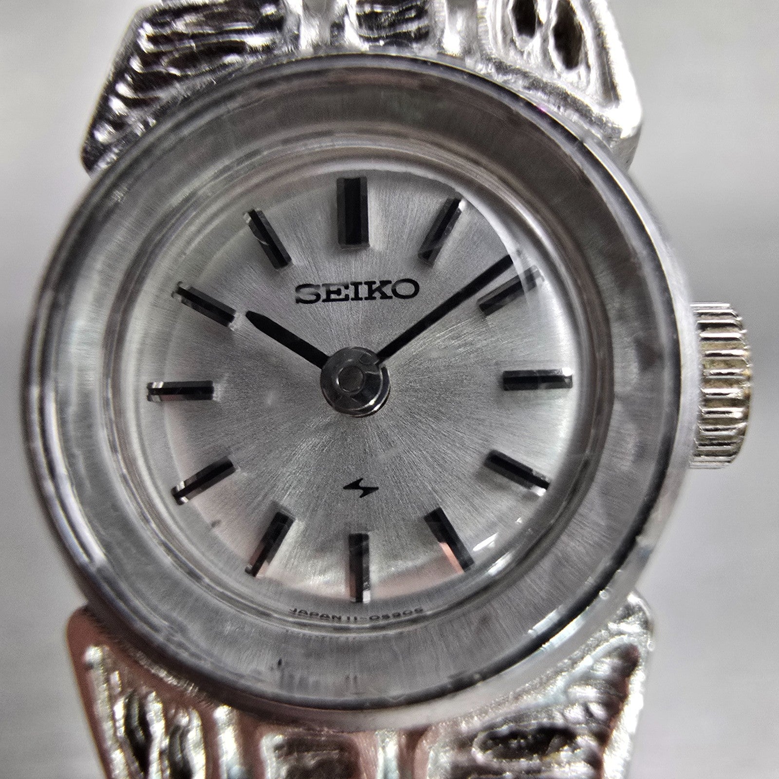 Seiko Watch Women 16mm Silver Dial Silver Tone Round 11-0549 Manual Wind Runs1