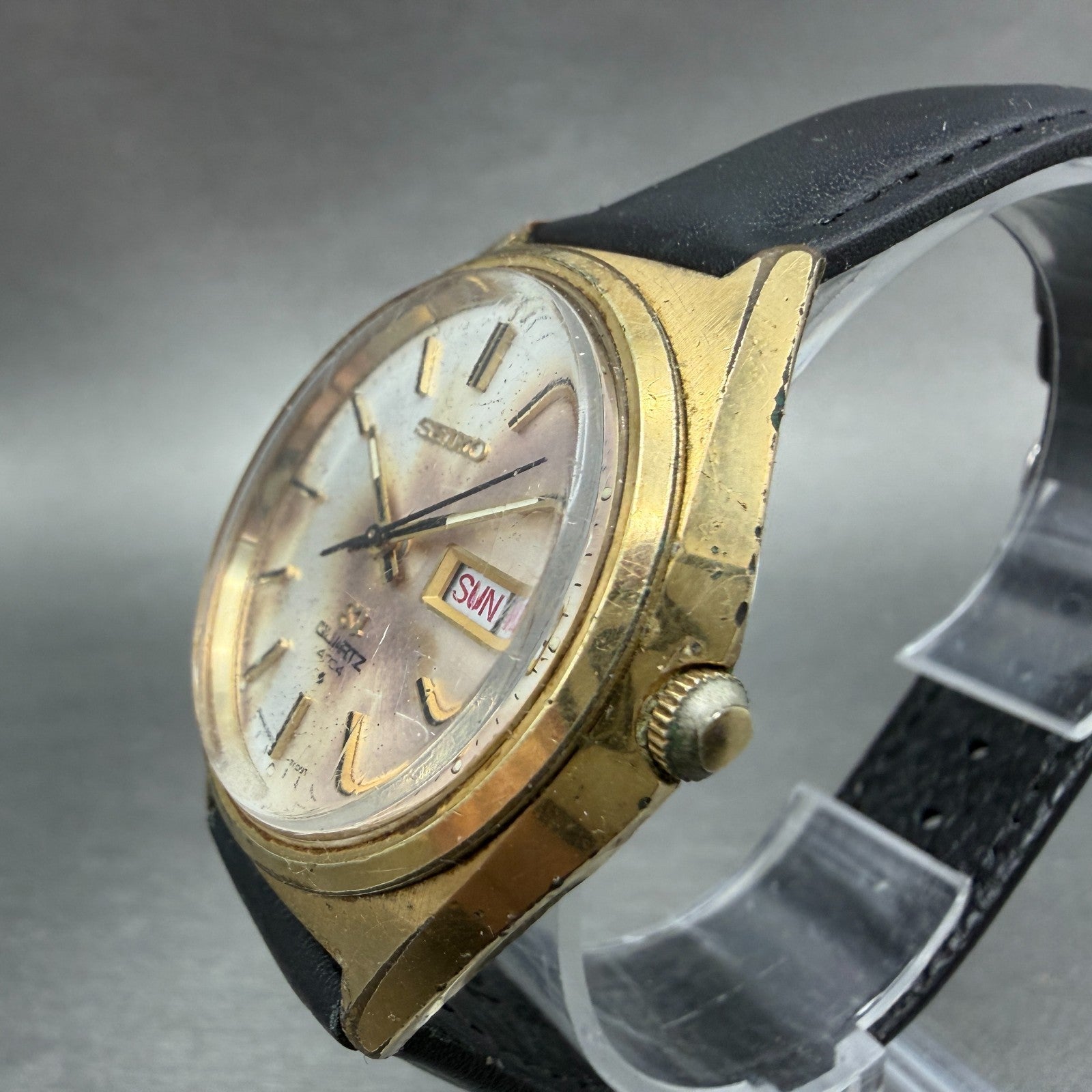 Seiko SQ 4004 Watch Men 37mm White Dial Gold Tone Daydate 0903-7009 New Battery22