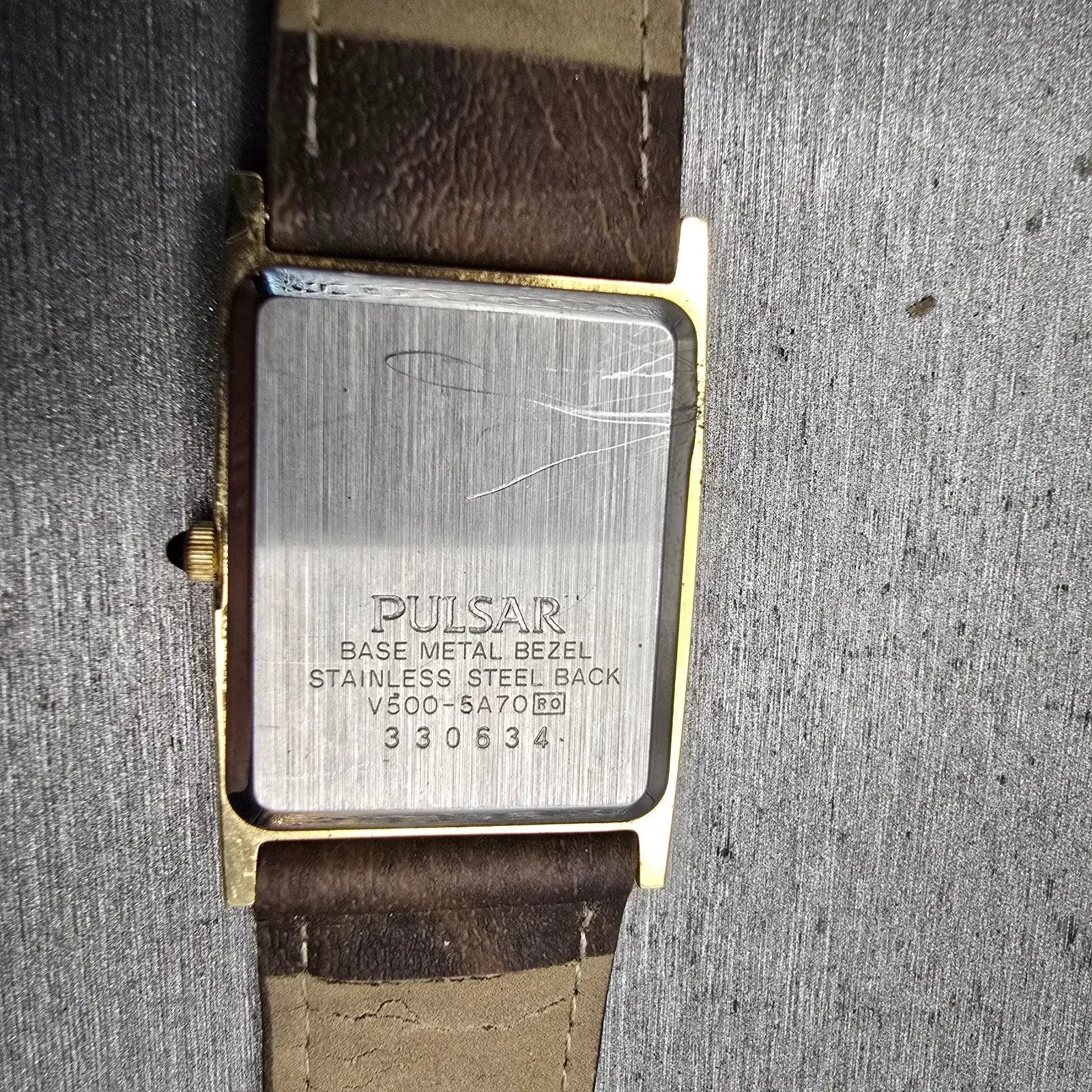 Seiko Pulsar Tank Watch Men 25mm Black Dial Gold Tone Rectangle V500-5A70 NewBat10