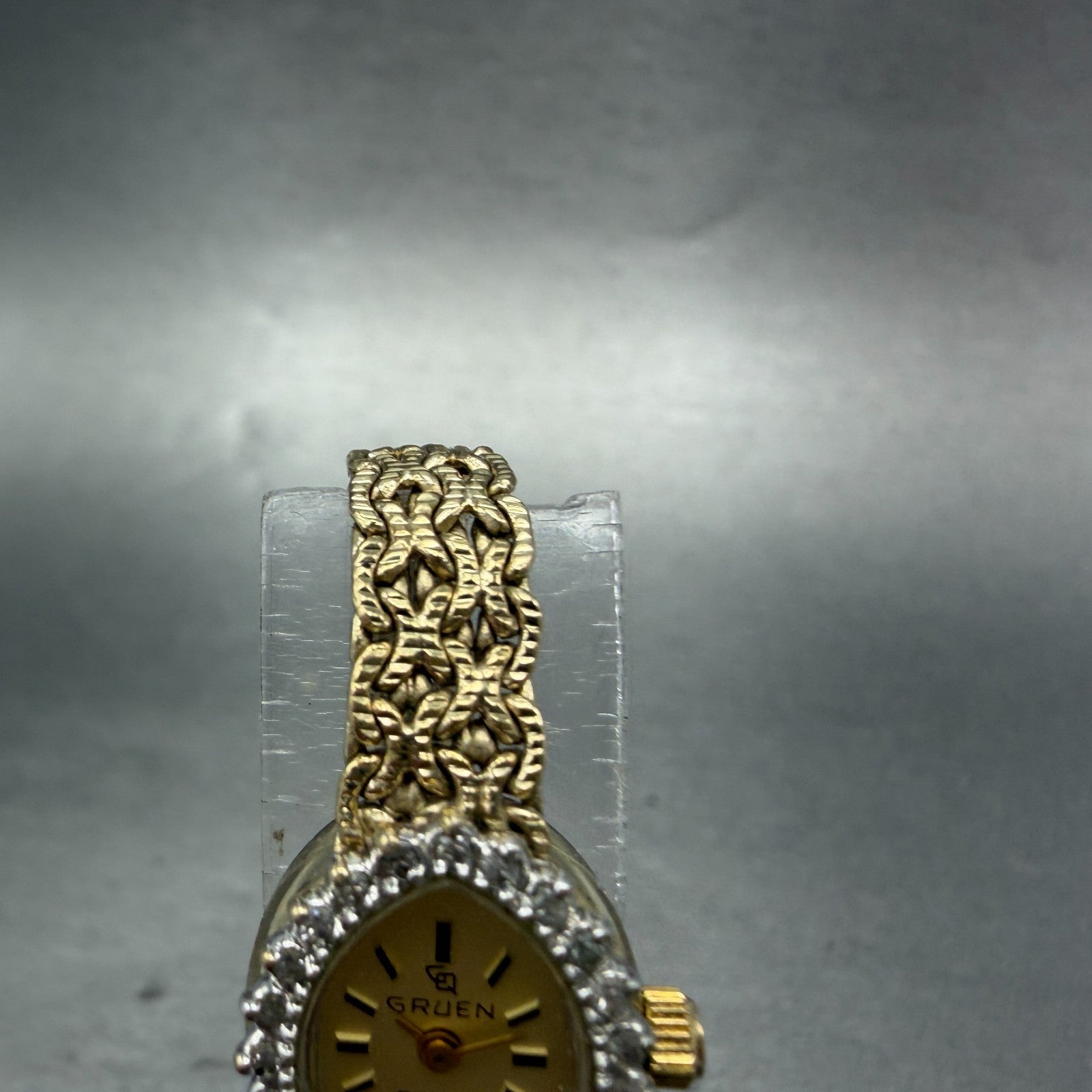 Gruen Watch Women 16mm Gold Dial Gold Tone Oval Diamond Bezel New battery VTG4