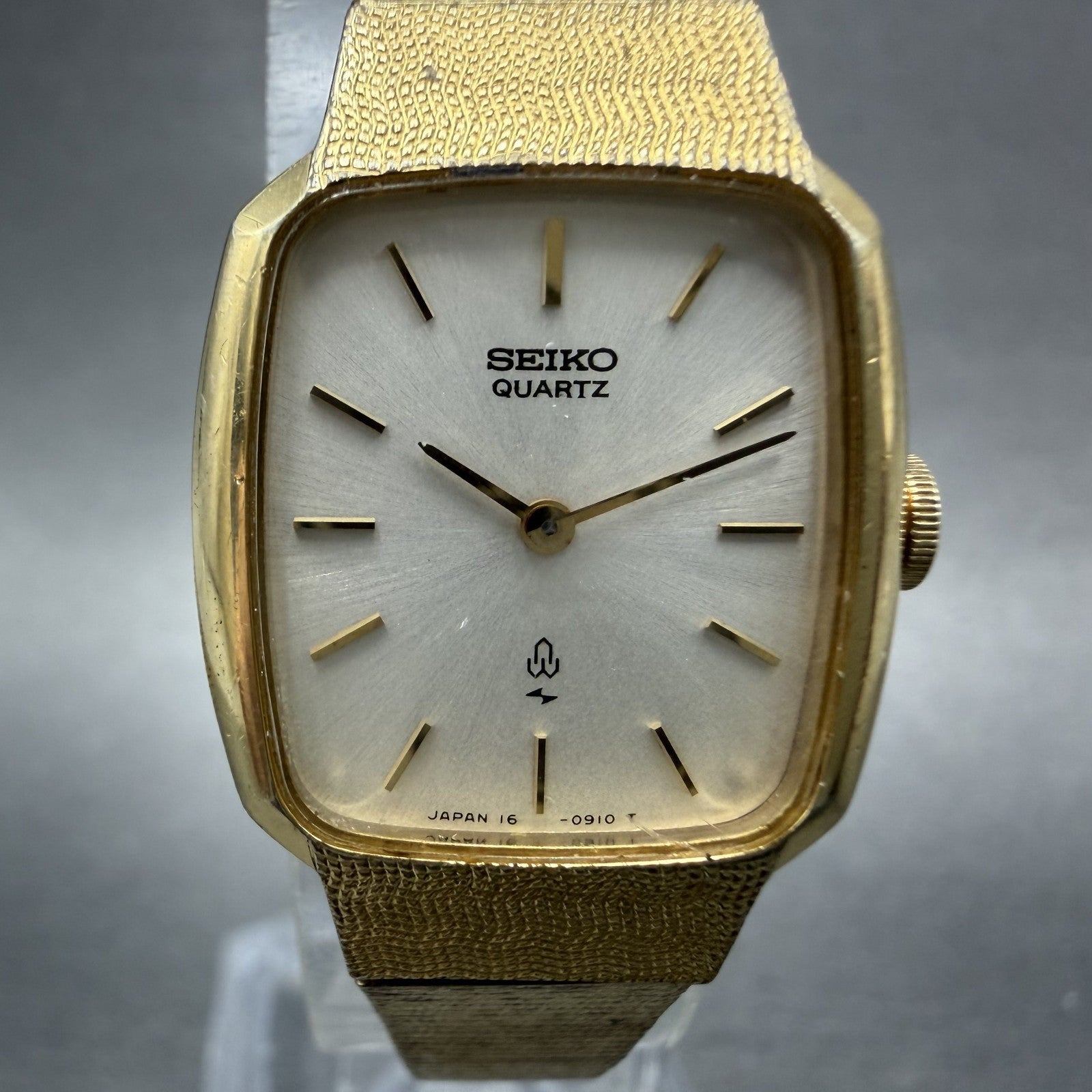 Seiko Watch Women 20mm Silver Dial Gold Tone Rectangle 16-5320 New Battery1