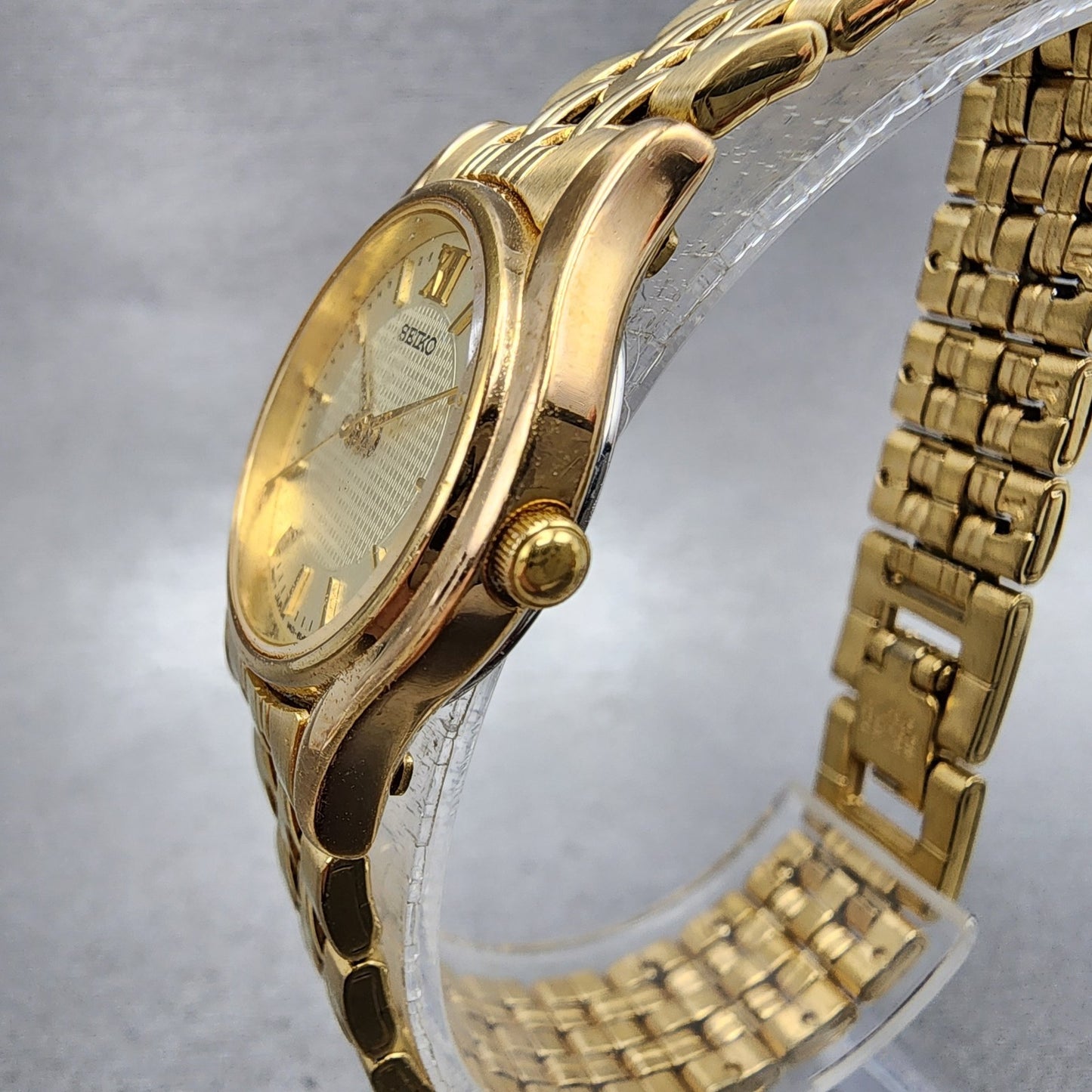 Seiko watch Women 24mm Champagne Dial Gold Tone Round V4011600 New Battery2