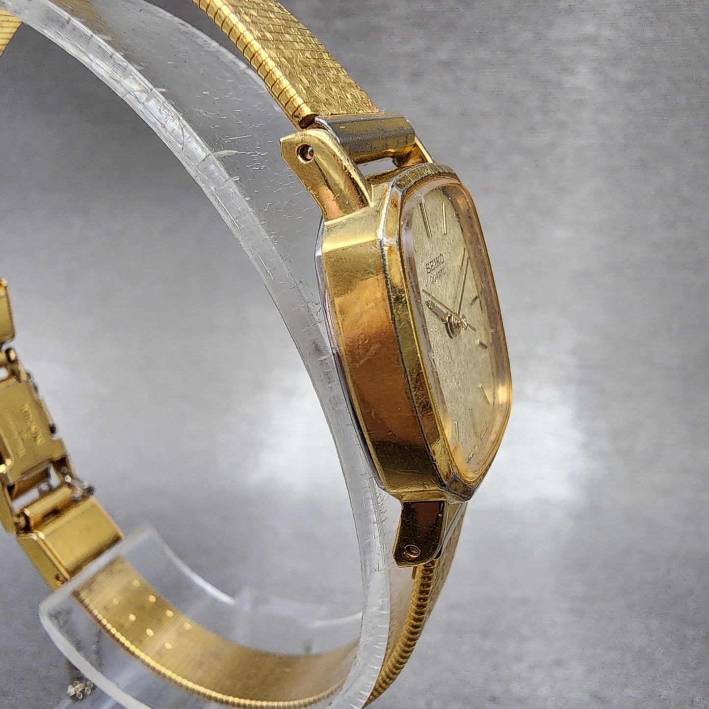 Seiko Watch Women 20mm Champagne Dial Gold Tone 54215180 New Battery3
